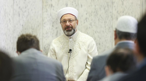 Şanlıurfa Halilurrahman Dergah Camii’nde kıldırdığı sabah namazın ardından cami cemaatine