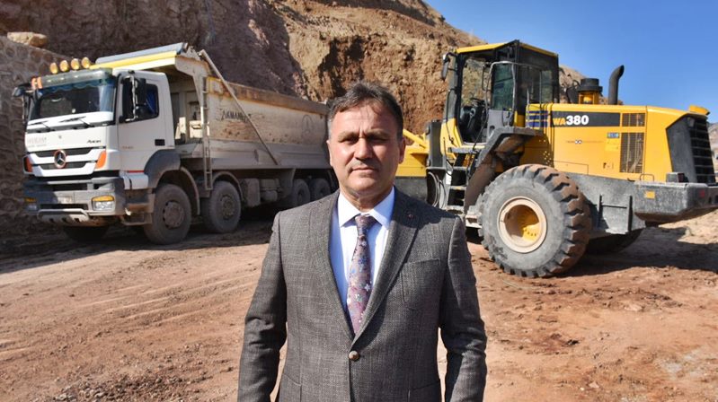 Gümüşhane Devlet Hastanesi’nin yeni yolunda ve yamaçlarında yapılan çalışmaları yerinde