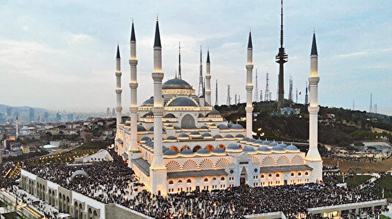 Hicri aylardan Recep, Şaban ve Ramazan aylarına dinimizde “Üç aylar”