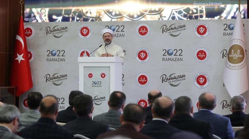 2022 yılı Ramazan ayı temasını “Ramazan ve doğruluk olarak belirlediklerini