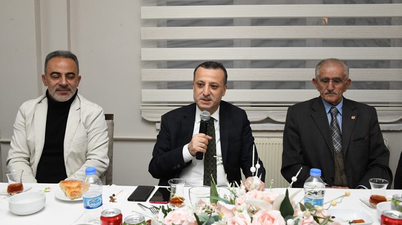 İl Jandarma Komutanlığı Sosyal Tesislerinde düzenlenen iftar programında gazetecilerle bir