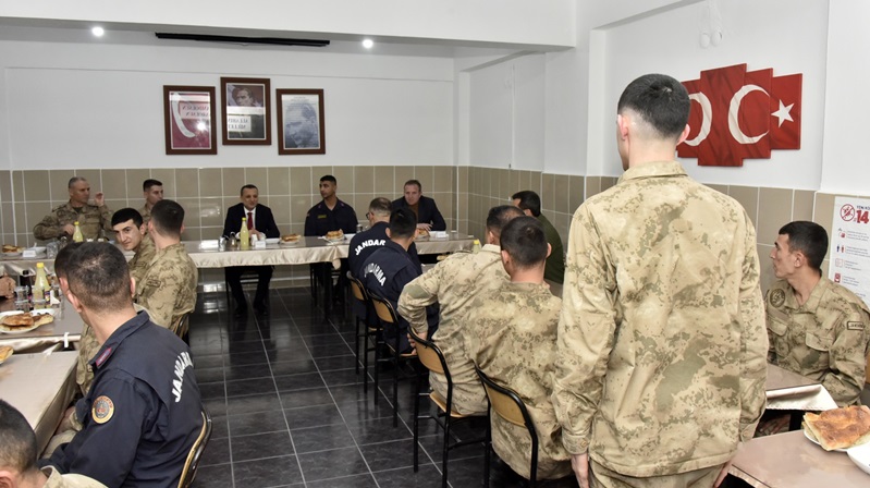 Gümüşhane&nbsp;Valisi Kamuran Taşbilek, Ramazan ayı boyunca iftar sofrasını her akşam