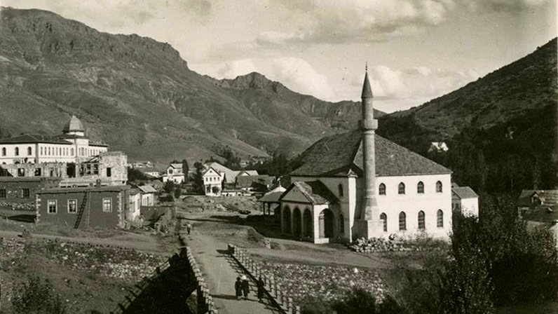 S. Vedat Karaarslan, Arkeolog- Elektronik Mühendisi (MSc.) Anadolu’nun neredeyse her