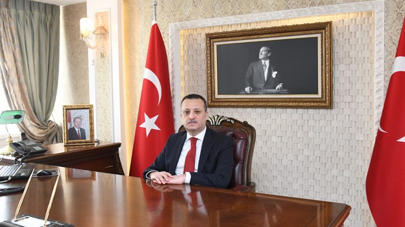 Gümüşhane Valisi Kamuran Taşbilek, yüzyılın depreminin ardından bölgeye Gümüşhane’den yardım