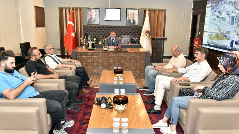 Gümüşhane Belediya Başkanı Ercan Çimen, makamında düzenlediği basın toplantısında kentte