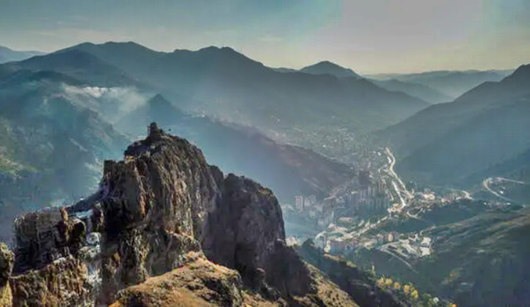 Gümüşhane’nin adı, gümüşte odaklaşmış Tarihle güzellikler, burada kucaklaşmış Gelen yerli