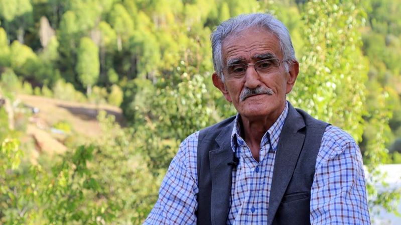 Gümüşhane’de yaşayan 84 yaşındaki emekli milli eğitim müdürü Yusuf Sadık,