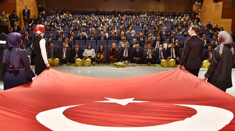 Gümüşhane’de 24 Kasım Öğretmenler Günü düzenlenen bir dizi programla kutlandı.