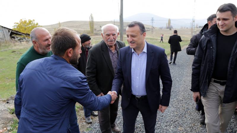 Gümüşhane Valisi Kamuran Taşbilek, geçtiğimiz aylarda köylerdeki hizmetleri görmek ve