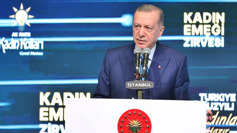 Cumhurbaşkanı Recep Tayyip Erdoğan, eşi Emine Erdoğan ile birlikte 19.12.2022