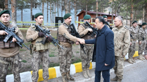 Gümüşhane Valisi Kamuran Taşbilek, yılın son gününde 24 saat esasıyla