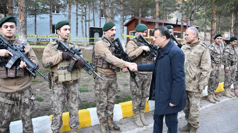 Gümüşhane Valisi Kamuran Taşbilek, yılın son gününde 24 saat esasıyla