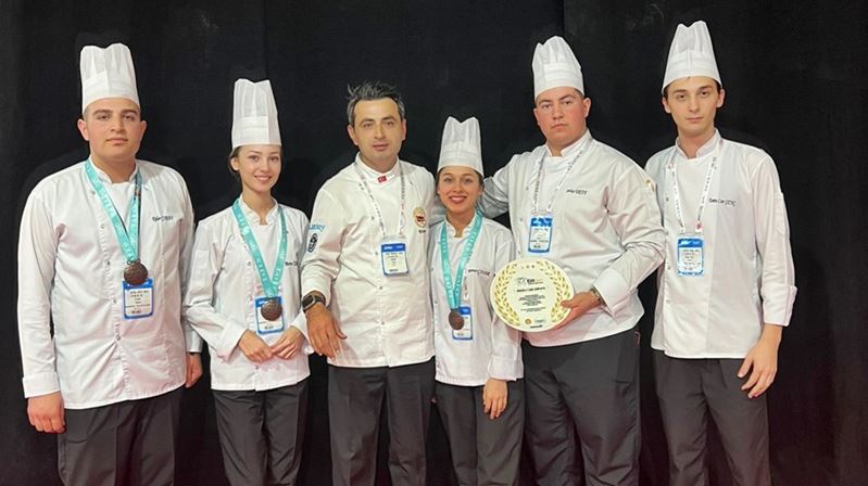 Gümüşhane Üniversitesi Turizm Fakültesi Gastronomi ve Mutfak Sanatları Bölümü öğrencileri