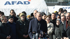 Kahramanmaraş’ta deprem bölgesinde incelemelerde bulunan Cumhurbaşkanı Recep Tayyip Erdoğan, depremzedeler