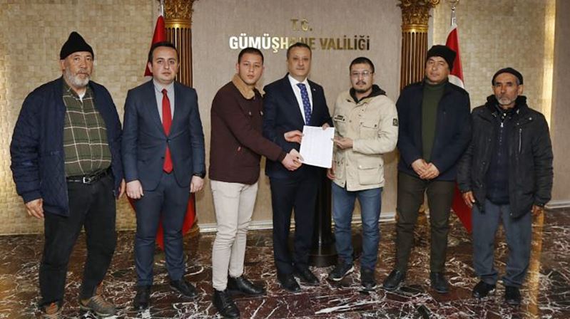 Gümüşhane’de yaşayan Afganistan uyruklu göçmenler Kahramanmaraş merkezli depremlerden etkilenen vatandaşların