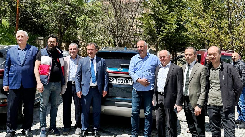 Gümüşhane Belediyesi’nde makam aracı olarak kullanılacak olan mavi renkli T10X