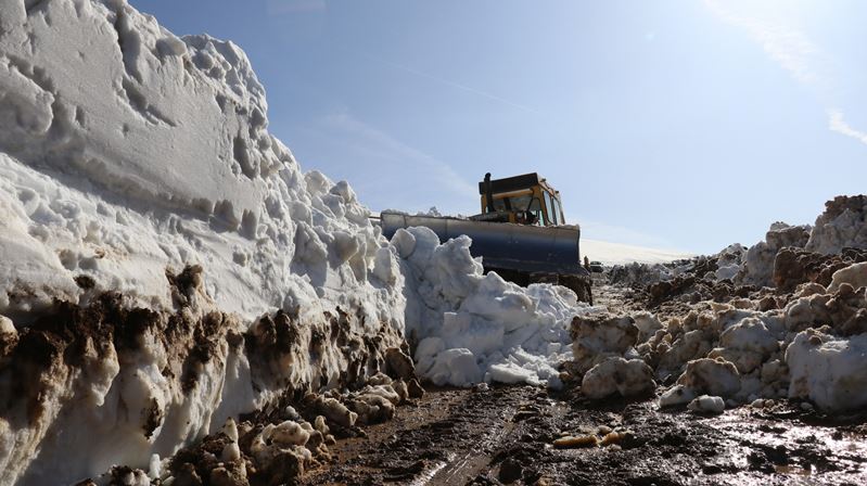 Gümüşhane’de Mayıs ayının ikinci yarısında yüksek kesimlerde yüksekliği yer yer