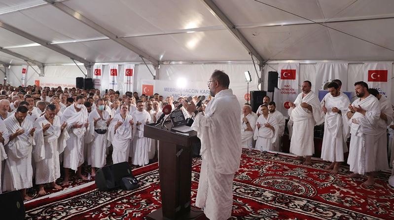 “Ya Rabbe’l-alemin, Ya ilahe’l-alemin, Bizlere sayısız nimetler verdin, yıllardır hasretini