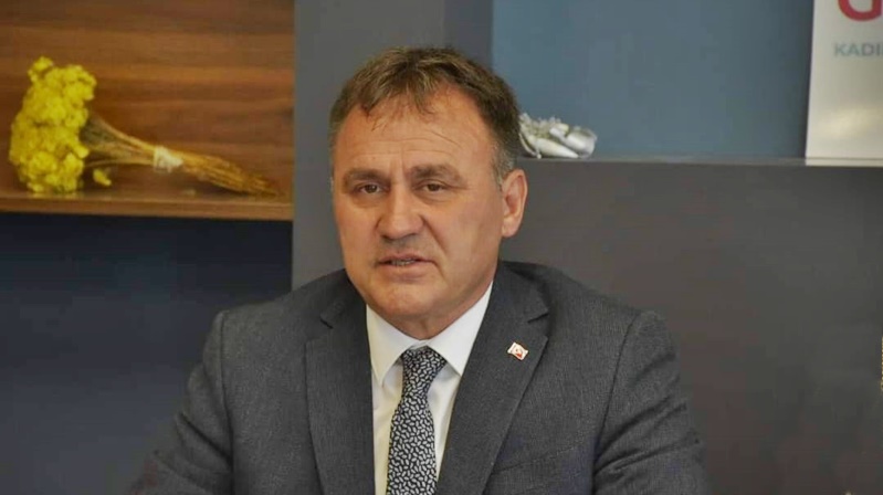 Gümüşhane Eski Belediye Başkanı Ercan Çimen, yeni Belediye Başkanı Vedat