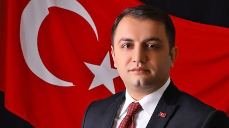 Rize’nin Çamlıhemşin Kaymakamı  iken, Cumhurbaşkanlığı’nın 24.08.2023 tarihli Resmi Gazete’de yayımlanan 