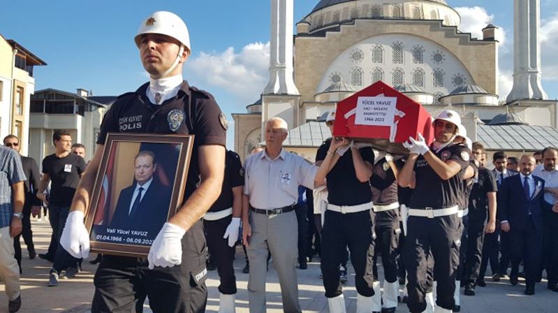 Yakalandığı amansız hastalık nedeniyle hayatını kaybeden Gümüşhane eski Valisi Yücel