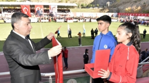 Gümüşhane’de Cumhuriyetin ilanının 100.yıldönümü kutlamaları &nbsp;Atatürk Anıtına çelenk sunumu ile