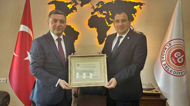 Gümüşhane Valisi Alper Tanrısever, kaymakamlık yaptığı Ankara’nın Elmadağ ilçesinin fahri