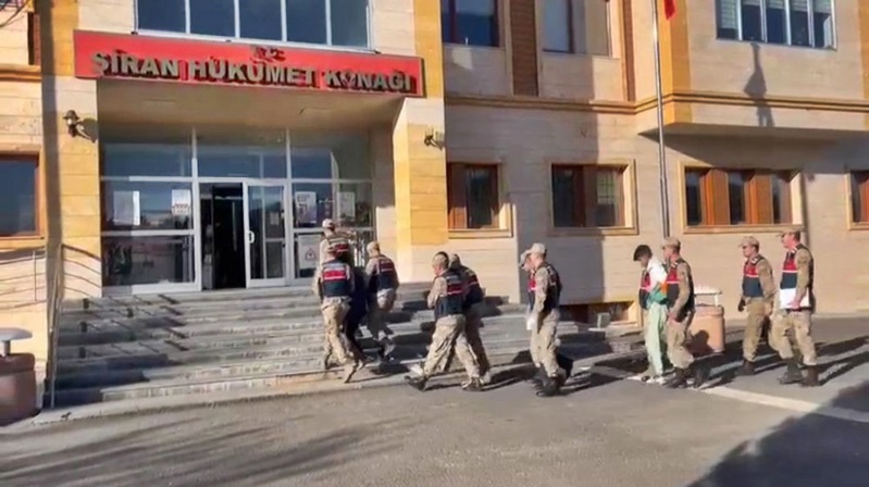 Gümüşhane’nin Şiran ilçesinde başlatılan sarmal operasyonuyla göçmen kaçakçılığı organizatörleri çökertildi.