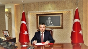 Gümüşhane Valisi Alper Tanrısever’ın yayımladığı yeni yıl mesajı şöyledir: “Acı