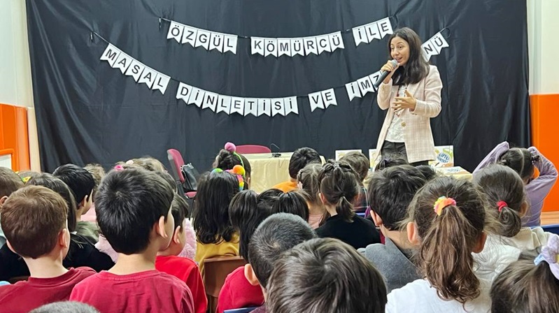 TRT Trabzon radyosu sunucusu ve aynı zamanda çocuk kitapları yazarı