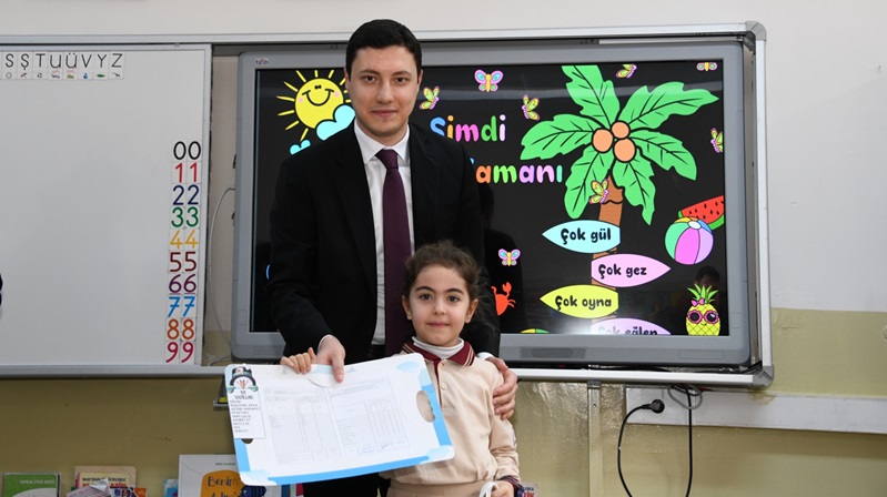 Gümüşhane’de 18 bin 349 öğrenci karne alarak yarıyıl tatiline girdi.