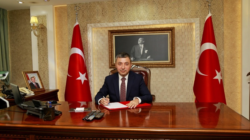 Vali Tanrısever’in mesajı şöyledir: “Demokrasimizin temel yapı taşlarından olan gazetecilerimiz,