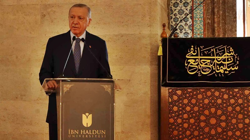 Cumhurbaşkanı Recep Tayyip Erdoğan, İbn Haldun Üniversitesince (İHÜ) Süleymaniye Camisi’nde