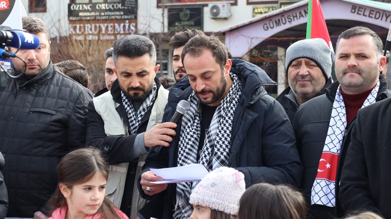 Gönüllü Kuruluşlar Birliği (GÖK-BİR) üyeleri, İsrail’in Gazze’ye yönelik saldırılarını Gümüşhane