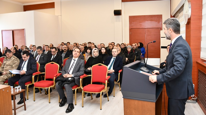 Gümüşhane Valiliği toplantı salonunda yapılan “2023- 2024 Eğitim Öğretim Yılı