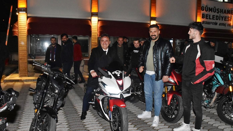 31 Mart seçim çalışmalarına devam eden Belediye Başkanı ve AK