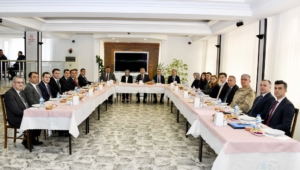 Gümüşhane’de Vali Alper Tanrısever başkanlığında yapılan toplatıda seçim güvenliği ele
