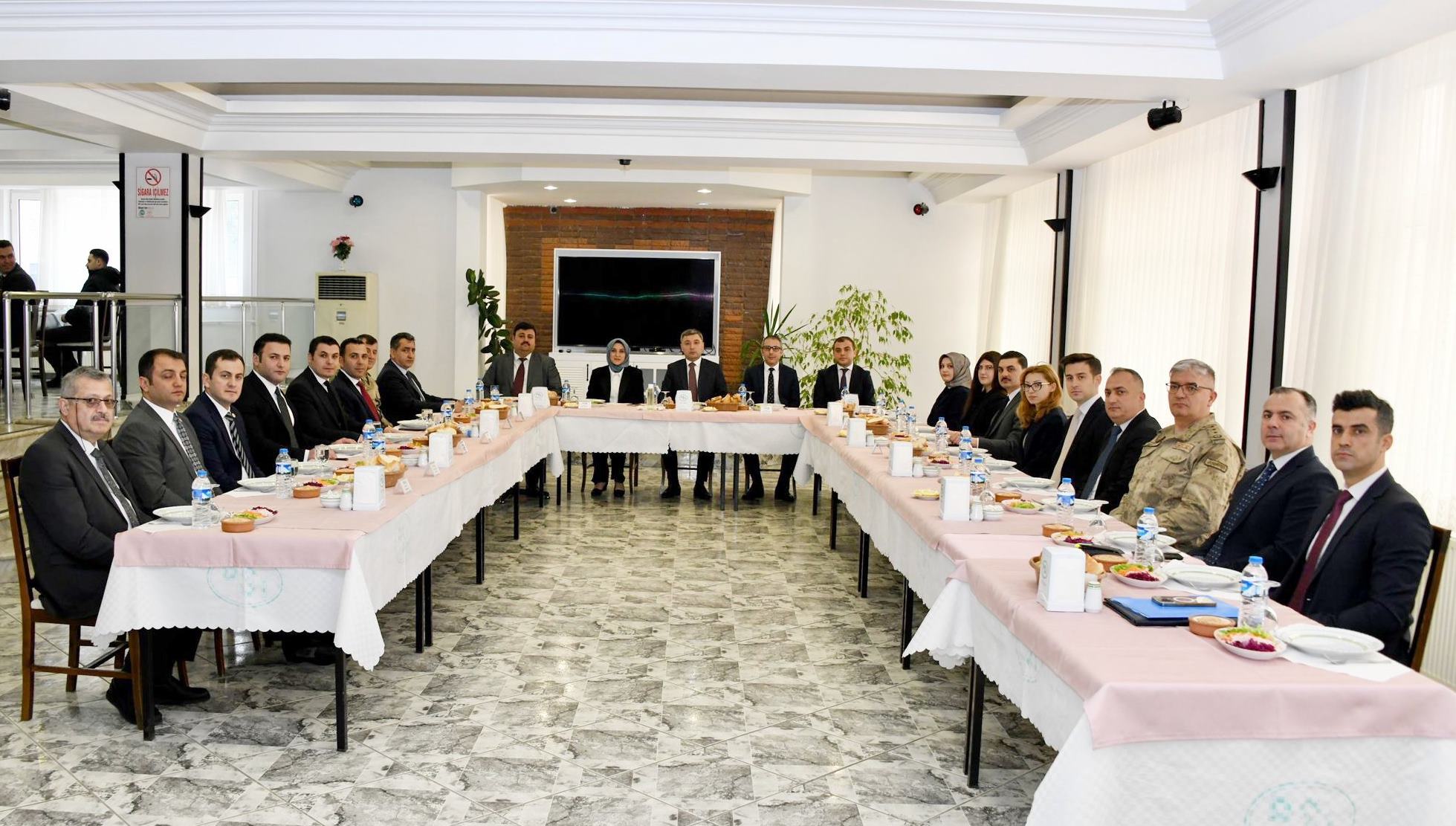 Gümüşhane’de Vali Alper Tanrısever başkanlığında yapılan toplatıda seçim güvenliği ele