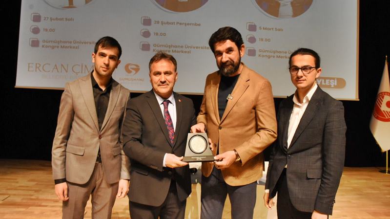 Gümüşhane Belediye Başkanlığı tarafından düzenlenen kültür etkinliğinde ünlü sanatçı Serdar