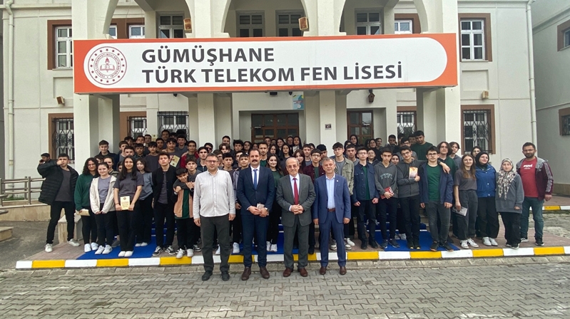 Türkiye’nin tanınmış yazarlarından Halit Ertuğrul, Gümüşhane Türk Telekom Fen Lisesi’nin