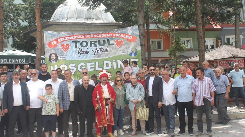 Üçüncüzade Ömer Paşa’nın torunları Gümüşhane’nin Torul İlçesi’nde yapılan  yayla şenliğinde