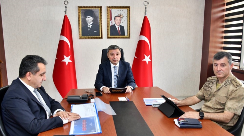 Gümüşhane Valisi Alper Tanrısever, her ay düzenli olarak gerçekleştirdiği basın