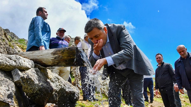 Gümüşhane Valisi Alper Tanrısever, her Cuma gerçekleştirdiği köy ziyaretleri kapsamında