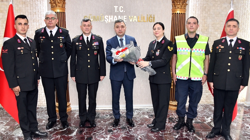 Jandarma teşkilatının kuruluşunun 185.yıldönümü kutlamaları Gümüşhane’de Atatürk Anıtı önünde düzenlen