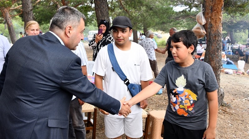 Gümüşhane’nin Şiran ilçesine bağlı Yeniköy köyünde 19. Yeniköy Çamlık Şenliği