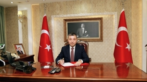 “Cumhuriyetimizin kurucusu, Başkomutanımız Gazi Mustafa Kemal Atatürk’ün önderliğinde, ordu-millet kenetlenmesiyle