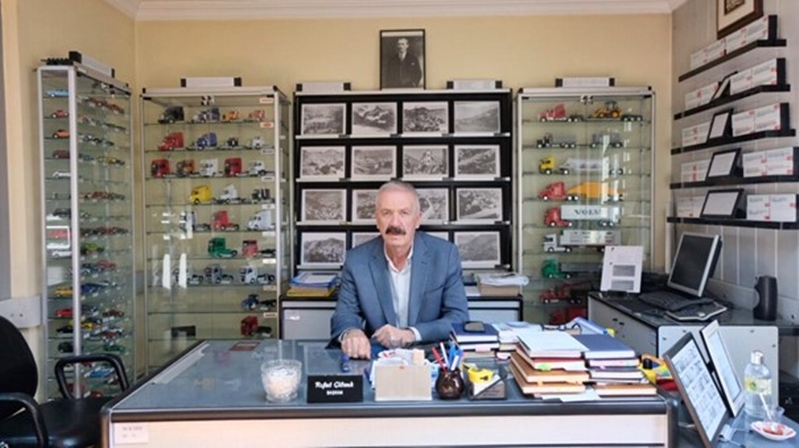 Araçlara olan merakı ile 10 yıl önce başladığı koleksiyonunda şimdi