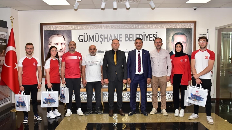 Gümüşhane Belediye Başkanı Vedat Soner Başer, Dünya Bilek Güreşi Şampiyonası’nda