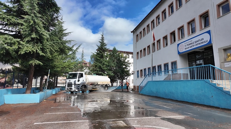 Gümüşhane Belediyesi, 2024-2025 eğitim-öğretim yılı öncesinde şehir merkezindeki okullarda temizlik