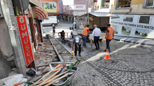 Gümüşhane Belediyesi Fen İşleri Müdürlüğü ekipleri, şehir genelinde üstyapı çalışmalarına